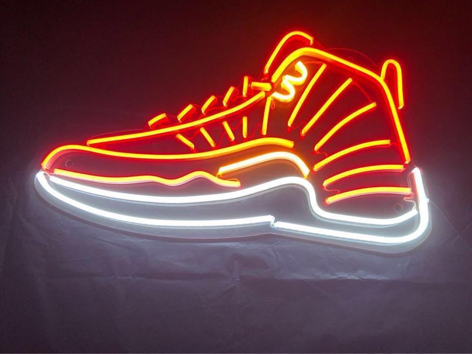 "NK Air 12 Sneaker" Neon Verlichting