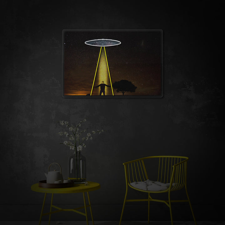 "UFO ontvoert de mens" UV-geprint LED-neonbord