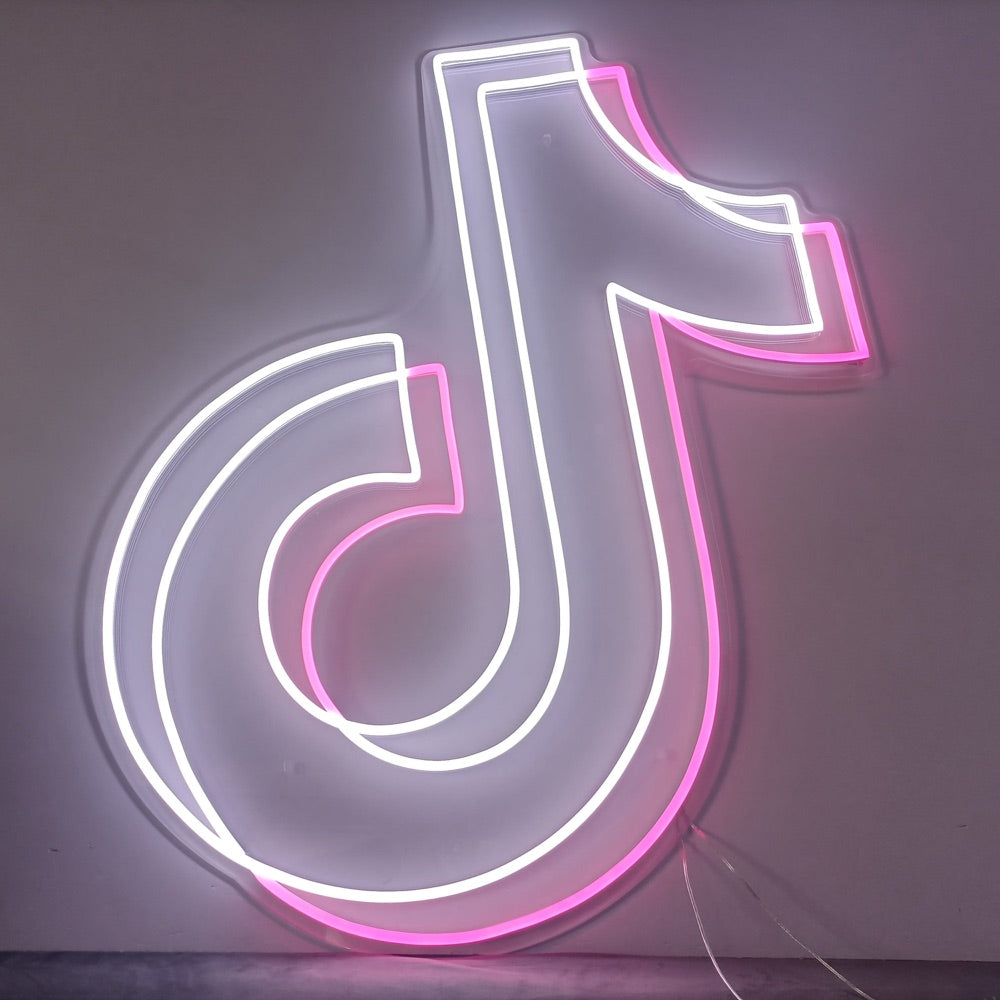 Afgewerkt neonbord met TikTok-logo, gloeiend in wit en roze
