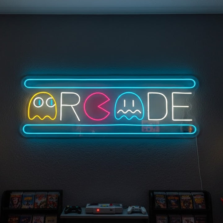 Neon LED 鈥淎RCADE鈥?Pac-Man bord, retro arcadesfeer.