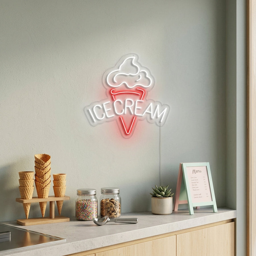 Neon LED-bord met ijshoorntje en tekst “Ice Cream”, decoratie voor ijssalon of dessertshop.