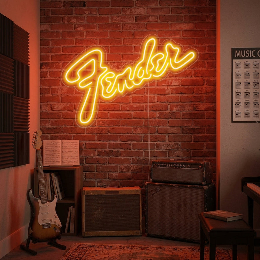 Geel neon LED-bord met Fender-logo, stijlvolle verlichting voor gitaarstudio of muziekkamer.