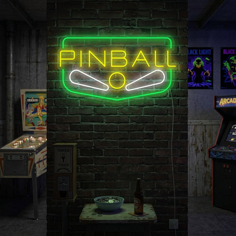 neon PINBALL tekst met flipperkast-elementen