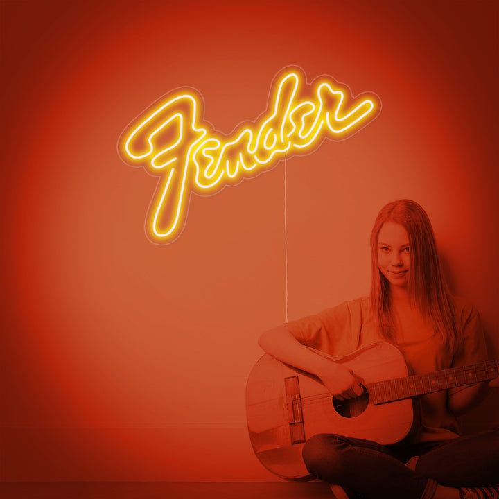 Geel neon LED-bord met Fender-logo, stijlvolle verlichting voor gitaarstudio of muziekkamer.