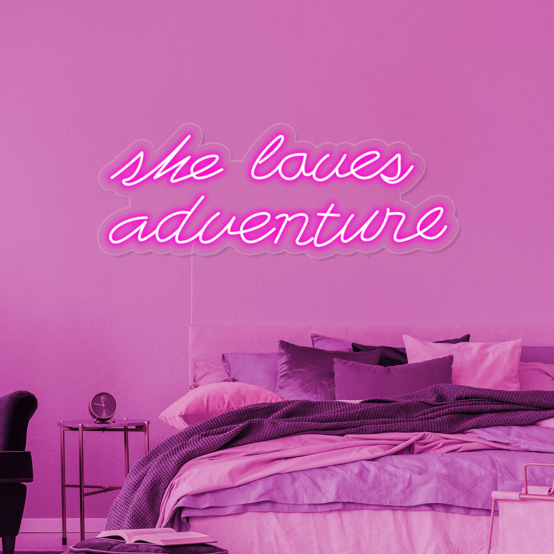 "She Loves Adventure" Neon Verlichting